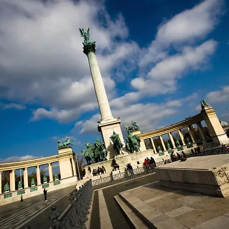 Little Americas East Coast * Budapesta